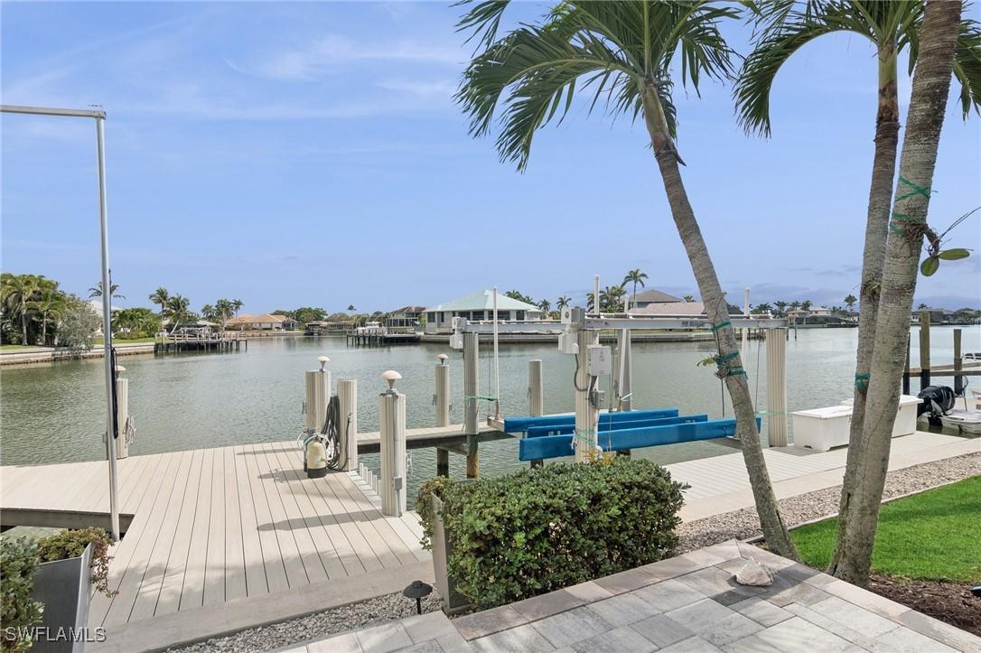 335 Nassau Ct., Marco Island, FL 34145