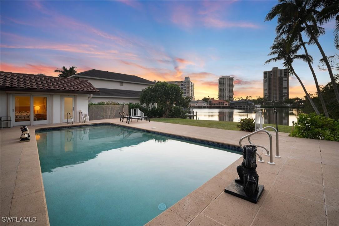 319 Pirates Bight, Naples, FL 34103