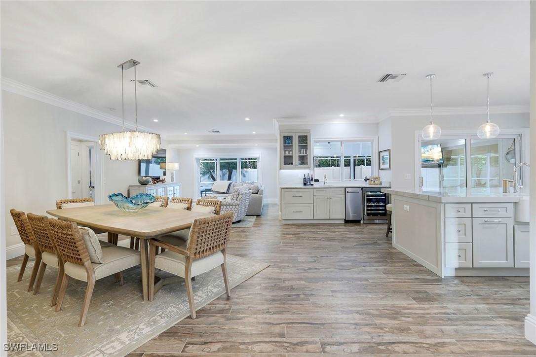 655 Park Shore Dr., Naples, FL 34103
