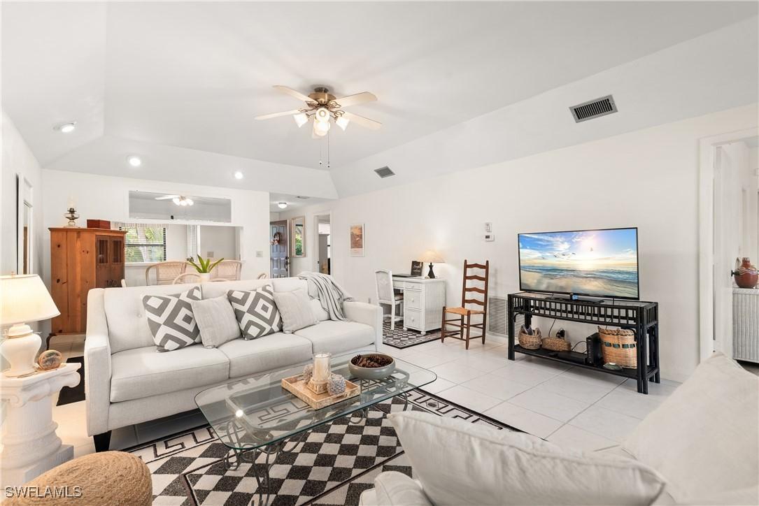 1833 Courtyard Way #E204, Naples, FL 34112