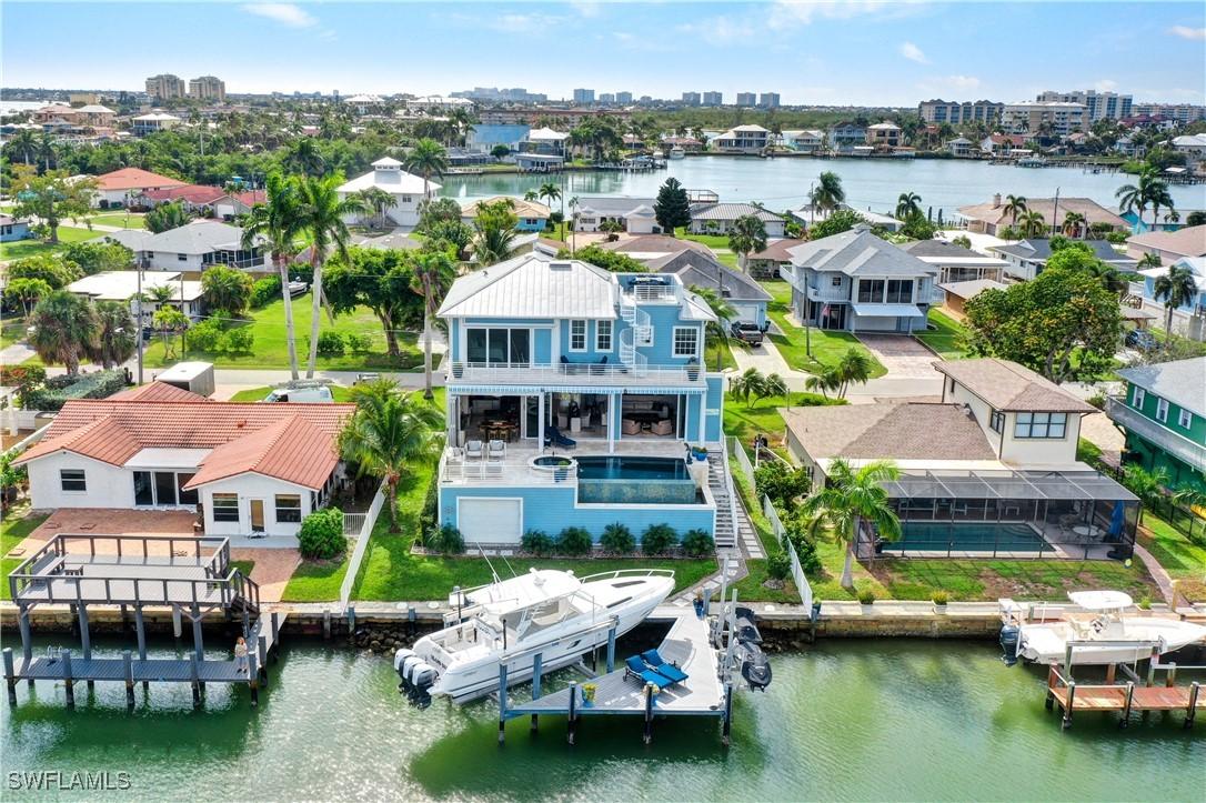 192 Tahiti Cir., Naples, FL 34113