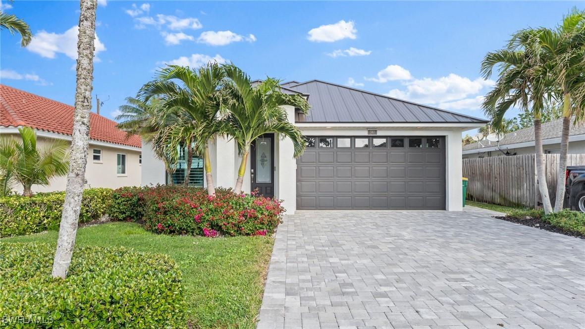 561 94th Ave., Naples, FL 34108