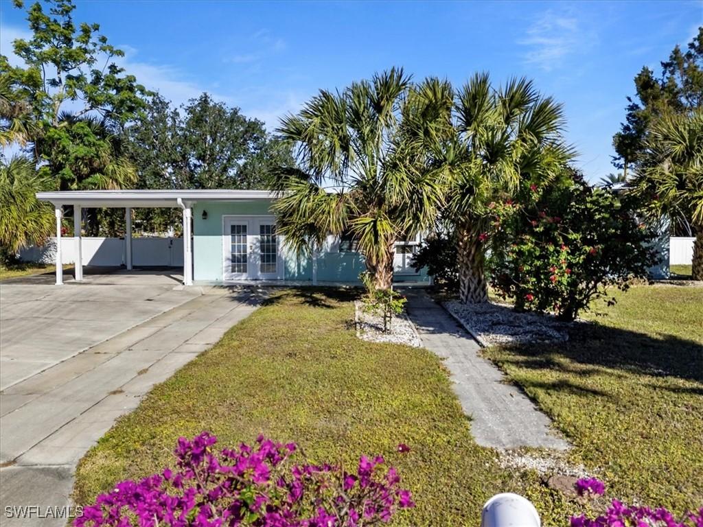 207 Waterway Cir., Port Charlotte, FL 33952
