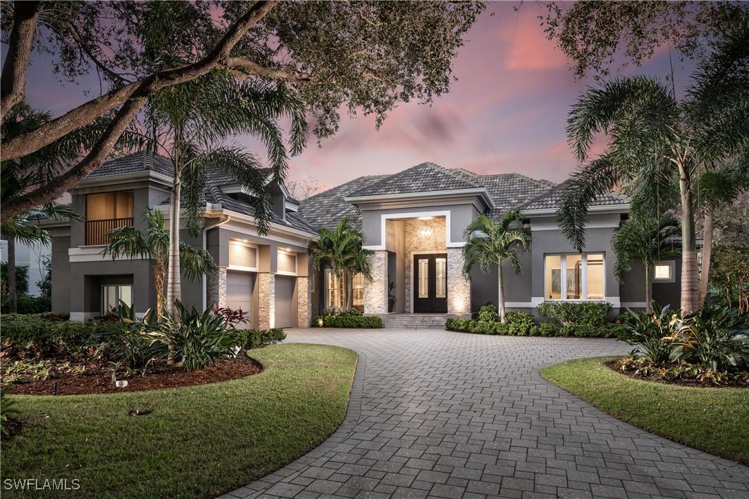 927 Barcarmil Way, Naples, FL 34110