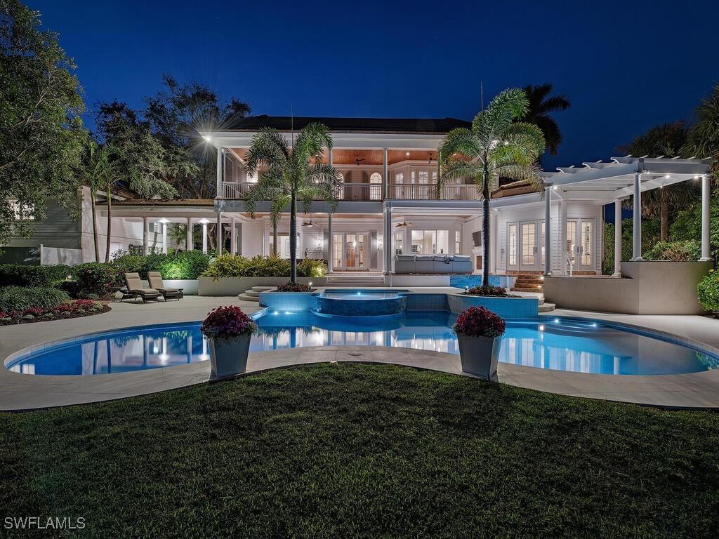 2325 Lantern Ln., Naples, FL 34102