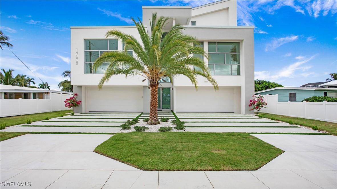 1798 Holiday Ln., Naples, FL 34104