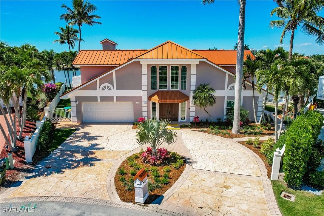 231 Trade Winds Ave., Naples, FL 34108