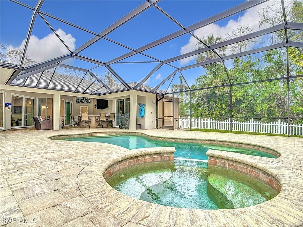 610 9th St., Naples, FL 34120