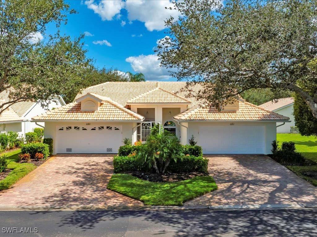 682 Wiggins Bay Dr. #2R, Naples, FL 34110