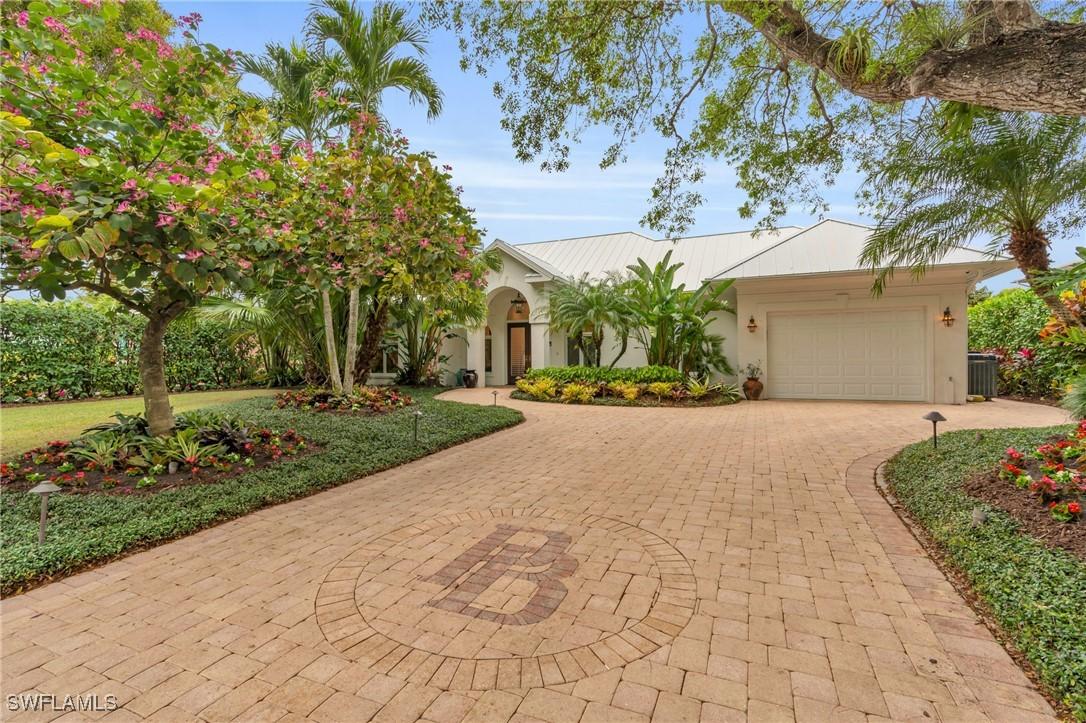 441 2nd Ave., Naples, FL 34102