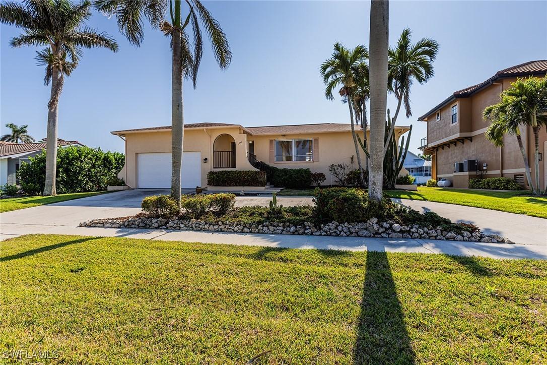 1041 Cara Ct., Marco Island, FL 34145