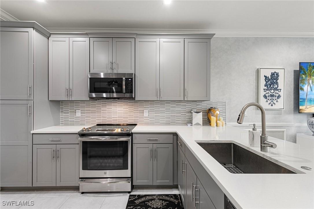 7357 Rockefeller Dr., Naples, FL 34119