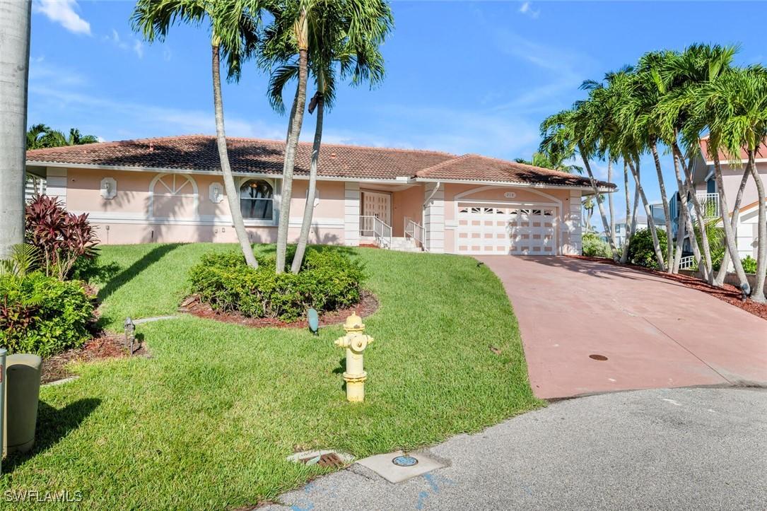214 Trade Winds Ave., Naples, FL 34108