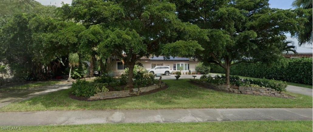 2000 Crayton Rd., Naples, FL 34102