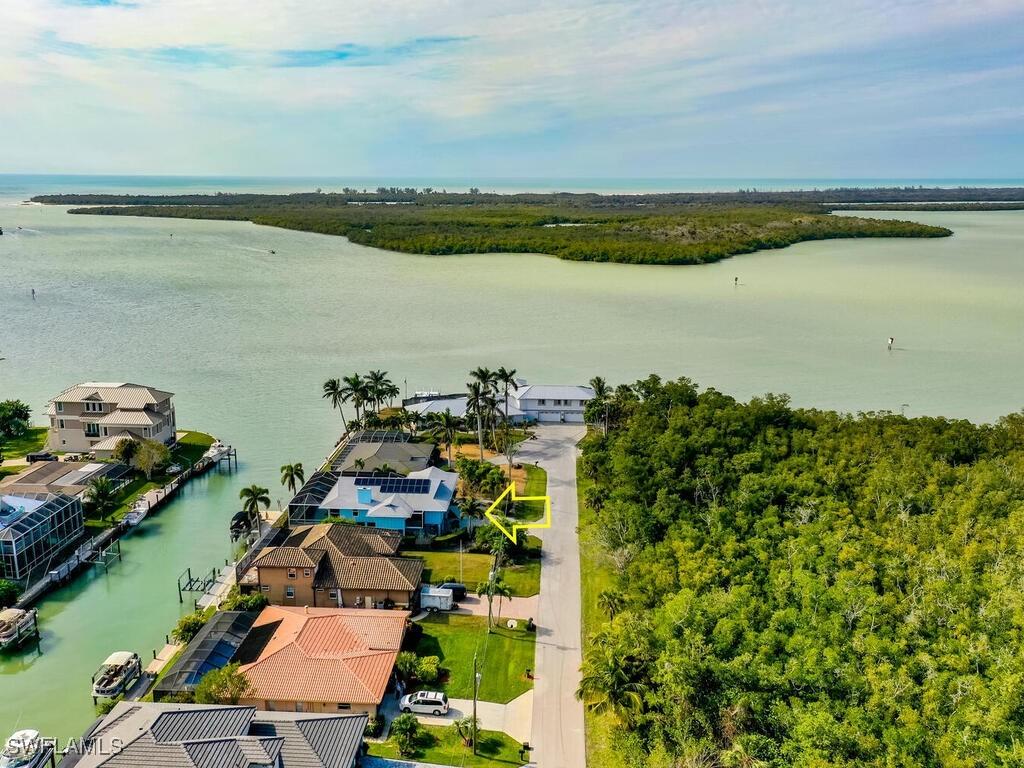 408 Antigua St., Naples, FL 34113