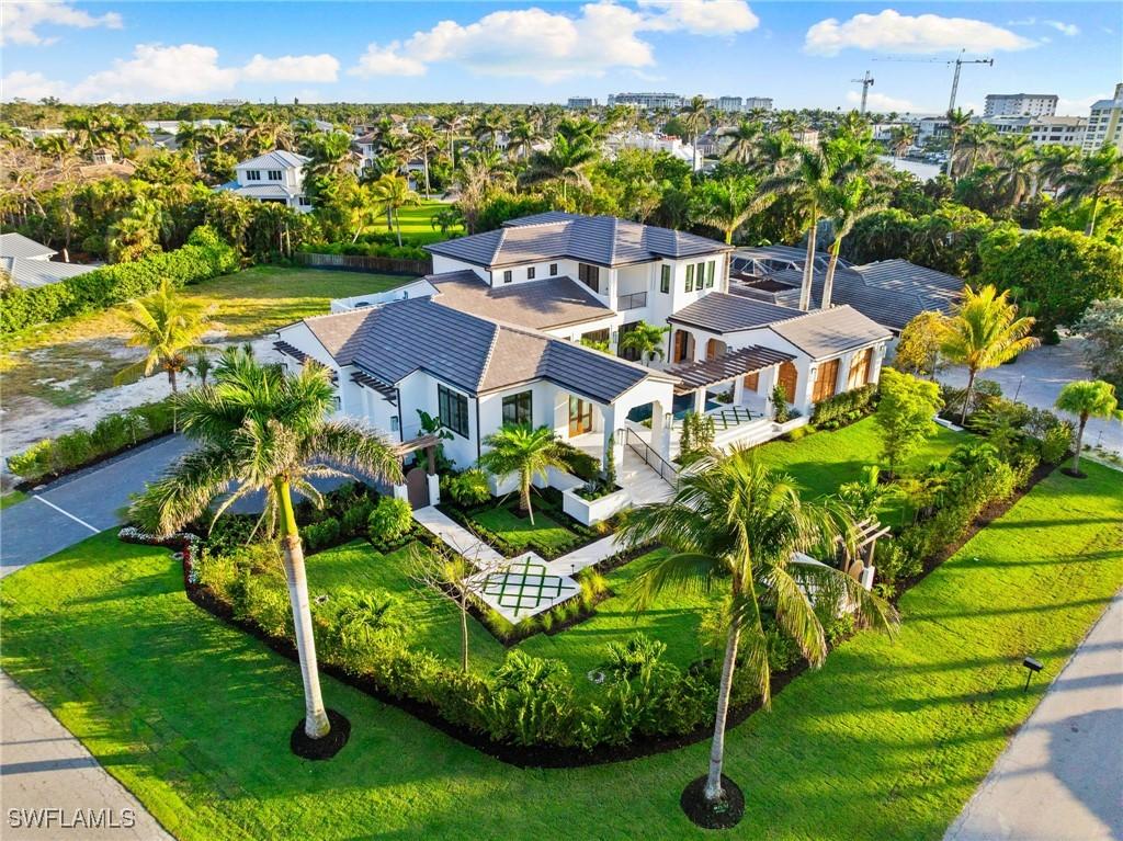 330 Hawser Ln., Naples, FL 34102