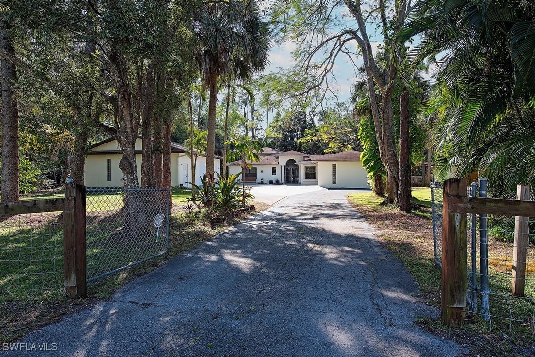 5530 Palmetto Woods Dr., Naples, FL 34119