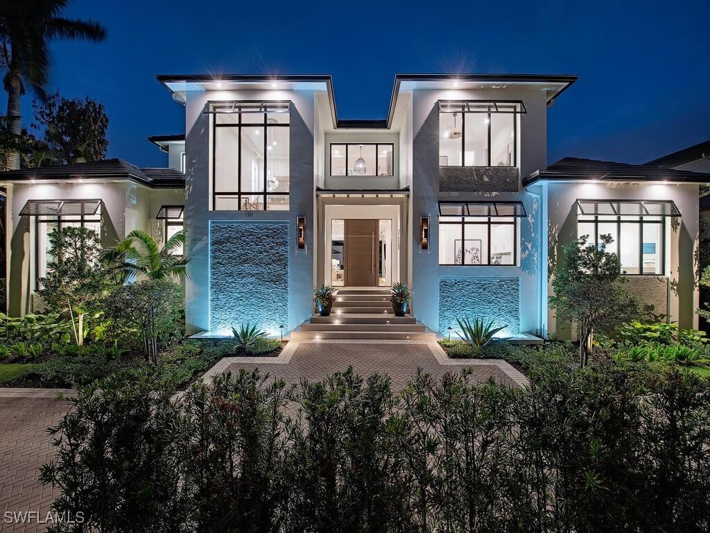 1537 Gordon Dr., Naples, FL 34102
