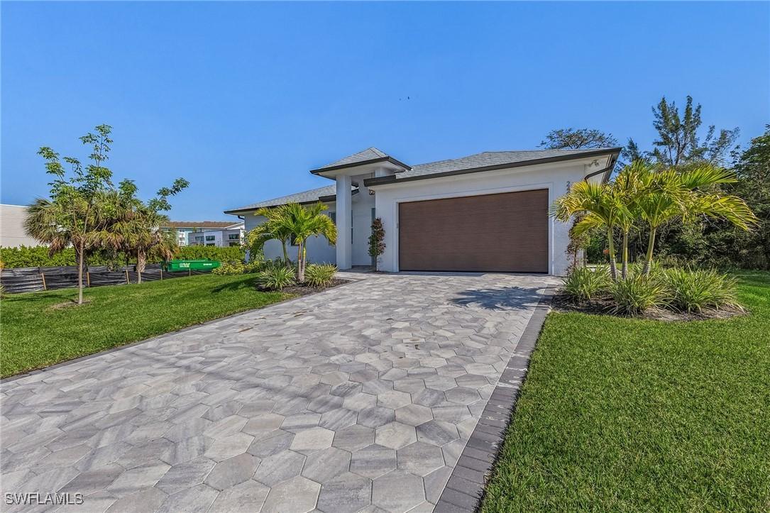 2499 Pine St., Naples, FL 34112