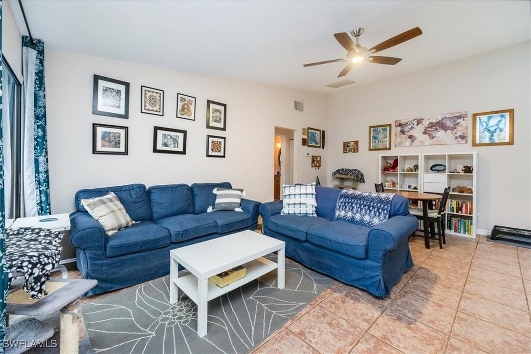 1040 Oak Forest Dr. #18-7, Naples, FL 34104