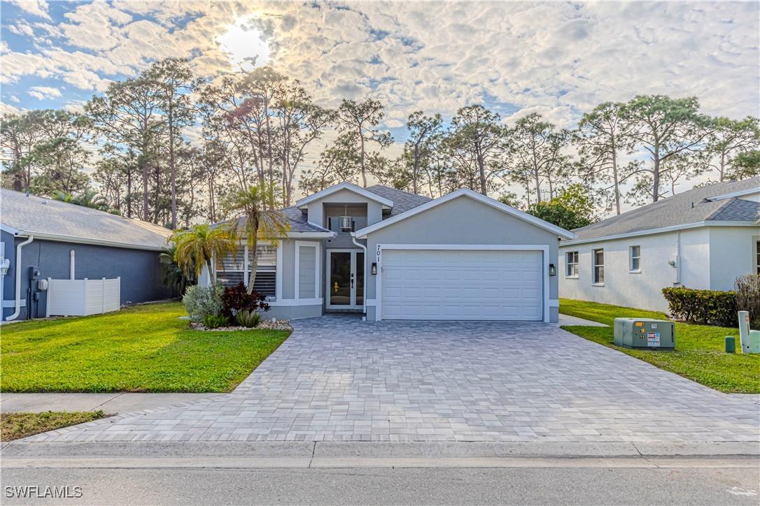 701 Crossfield Cir., Naples, FL 34104