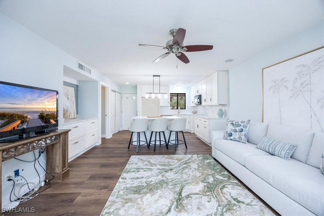 746 Eagle Creek Dr. #203, Naples, FL 34113