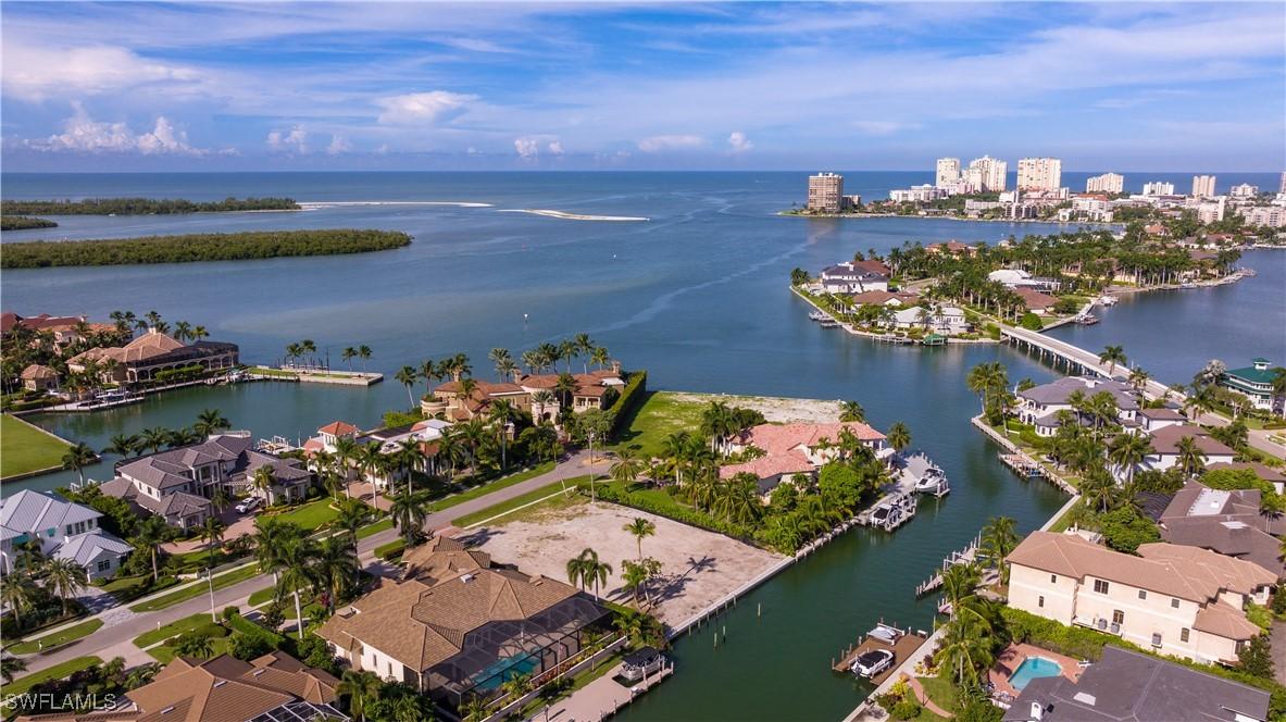 1558 Heights Ct., Marco Island, FL 34145