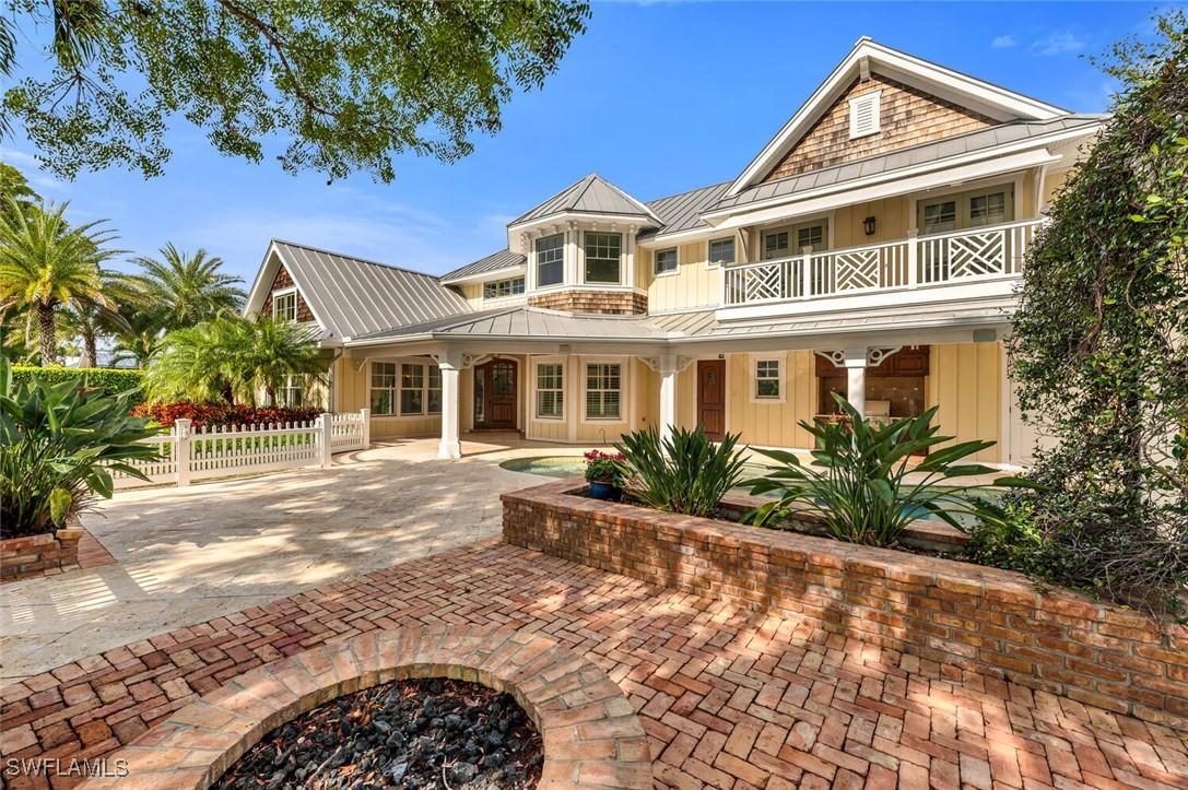 495 2nd Ave., Naples, FL 34102