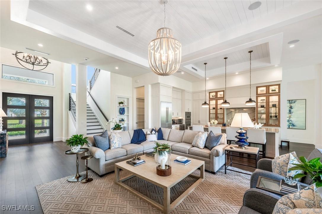 725 Parkview Ln., Naples, FL 34103