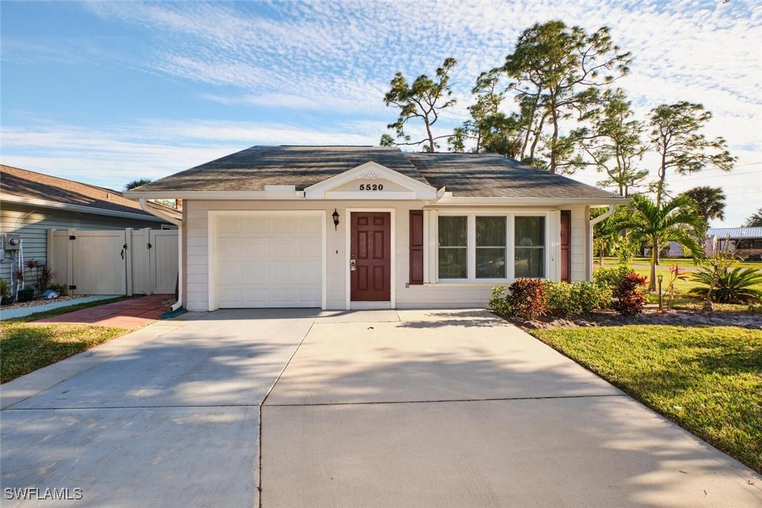 5520 Longleaf Dr., North Fort Myers, FL 33917