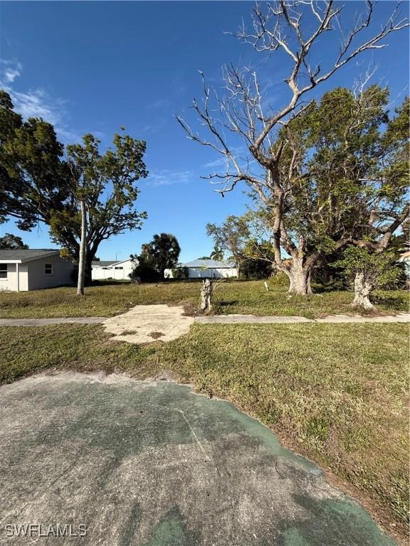 924 Ridgeway Dr., North Fort Myers, FL 33903