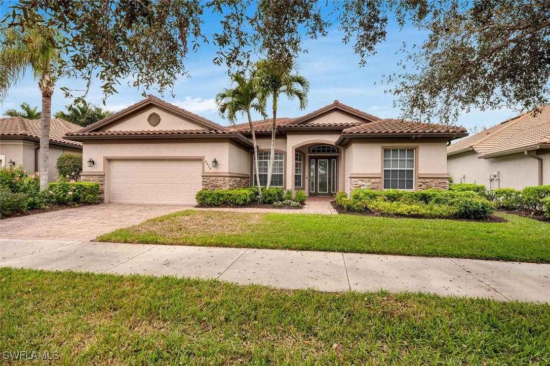 8824 Mustang Island Cir., Naples, FL 34113