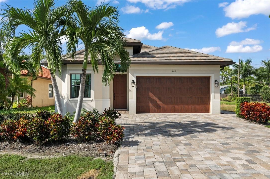 845 101st Ave., Naples, FL 34108