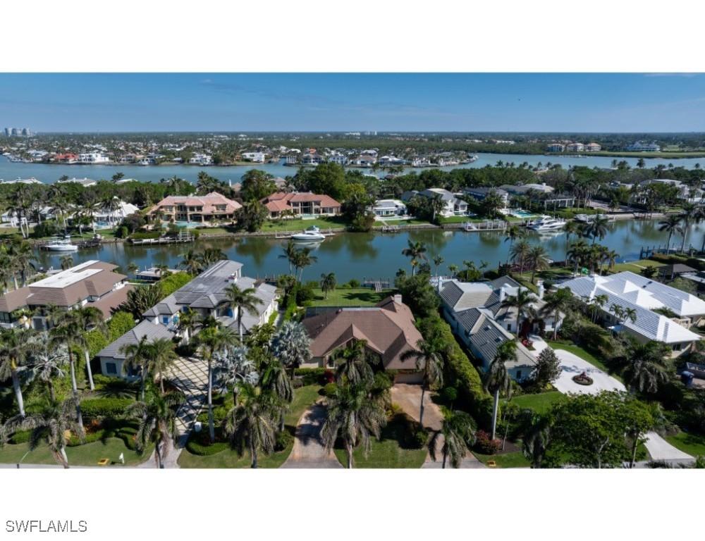 1013 Spyglass Ln., Naples, FL 34102
