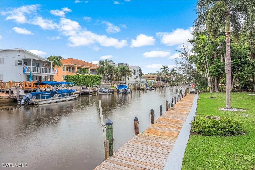 1686 Blue Point Ave. #B9, Naples, FL 34102