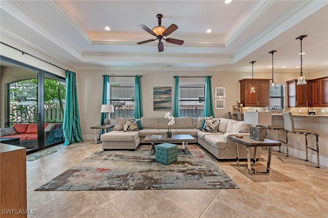 582 110th Ave., Naples, FL 34108