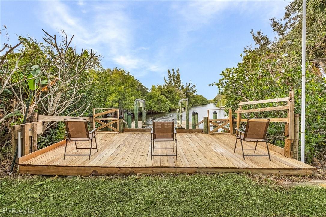 2235 Santiago Ave., Fort Myers, FL 33905