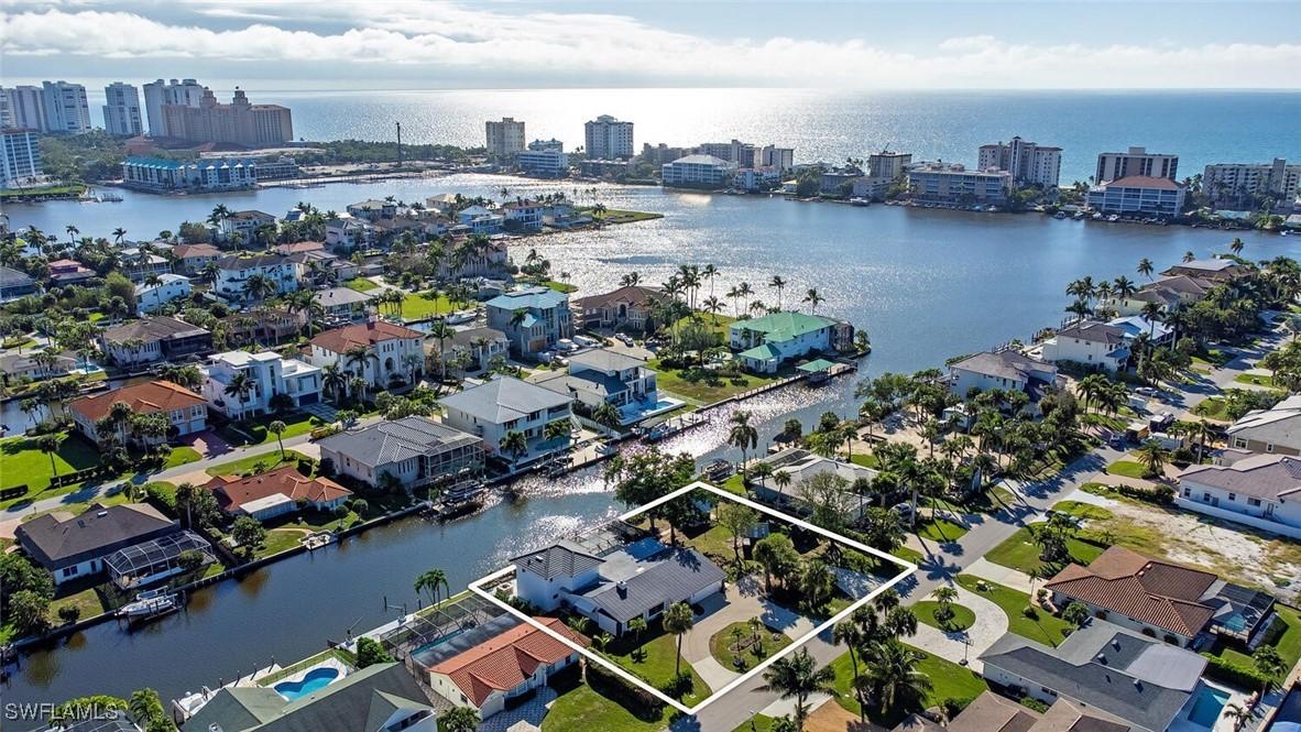 438 Lagoon Ave., Naples, FL 34108
