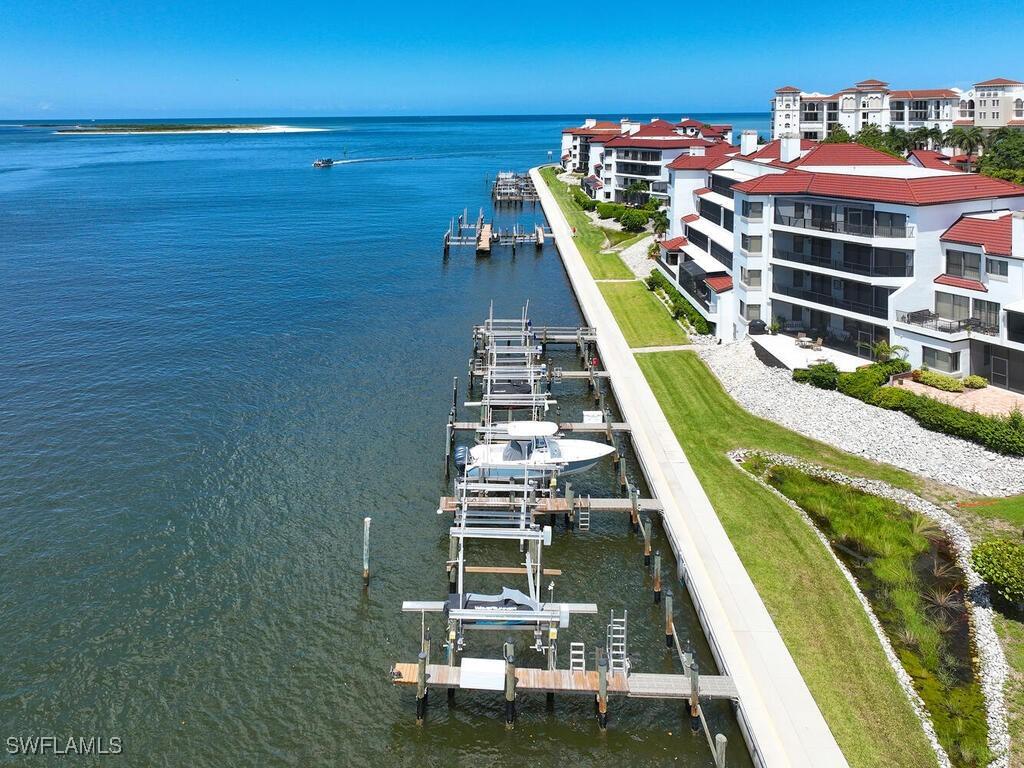 324 La Peninsula Blvd., Naples, FL 34113