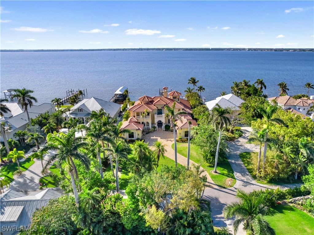 2704 Shriver Dr., Fort Myers, FL 33901