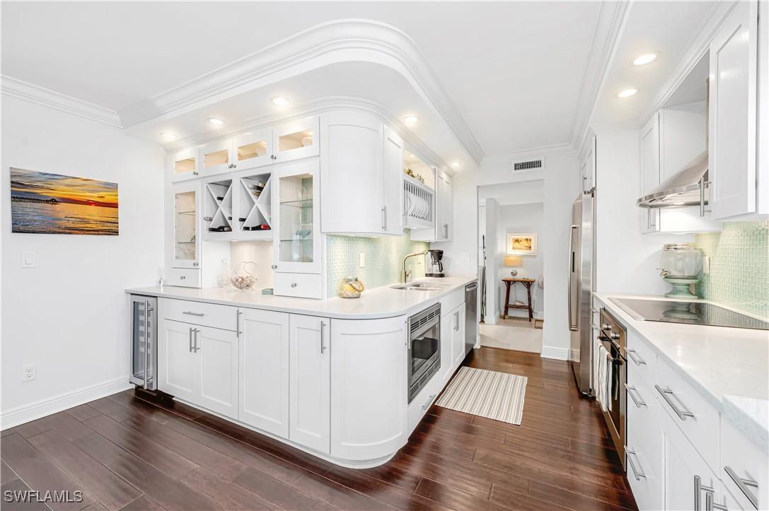 300 Park Shore Dr. #4A, Naples, FL 34103