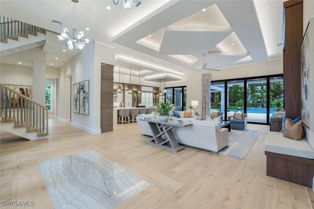 201 Caribbean Rd., Naples, FL 34108