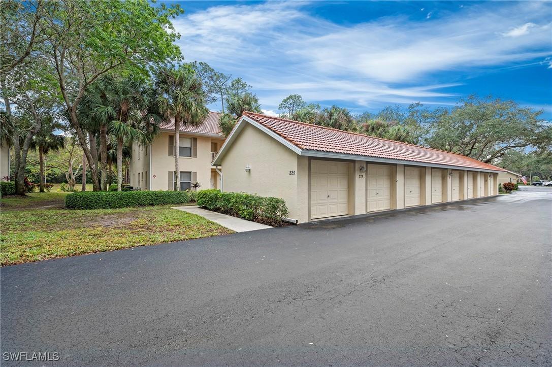 225 Robin Hood Cir. #103, Naples, FL 34104