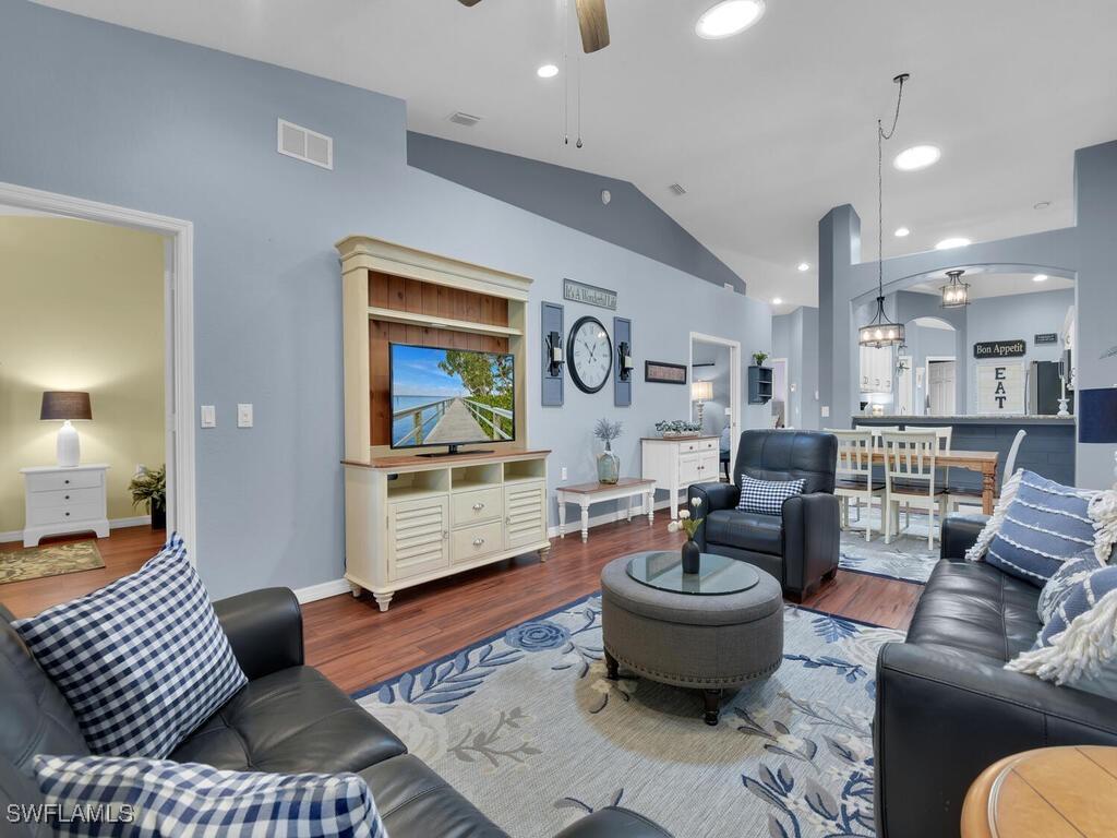 6188 Mandalay Cir. #4, Naples, FL 34112