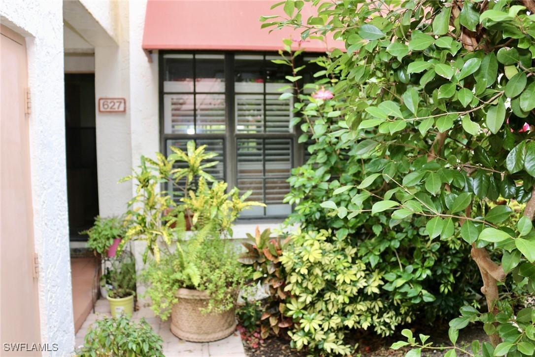 627 Serendipity Dr., Naples, FL 34108