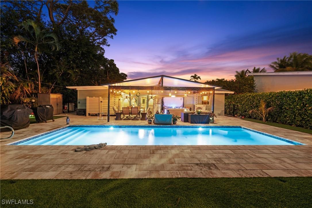 832 Myrtle Ter., Naples, FL 34103