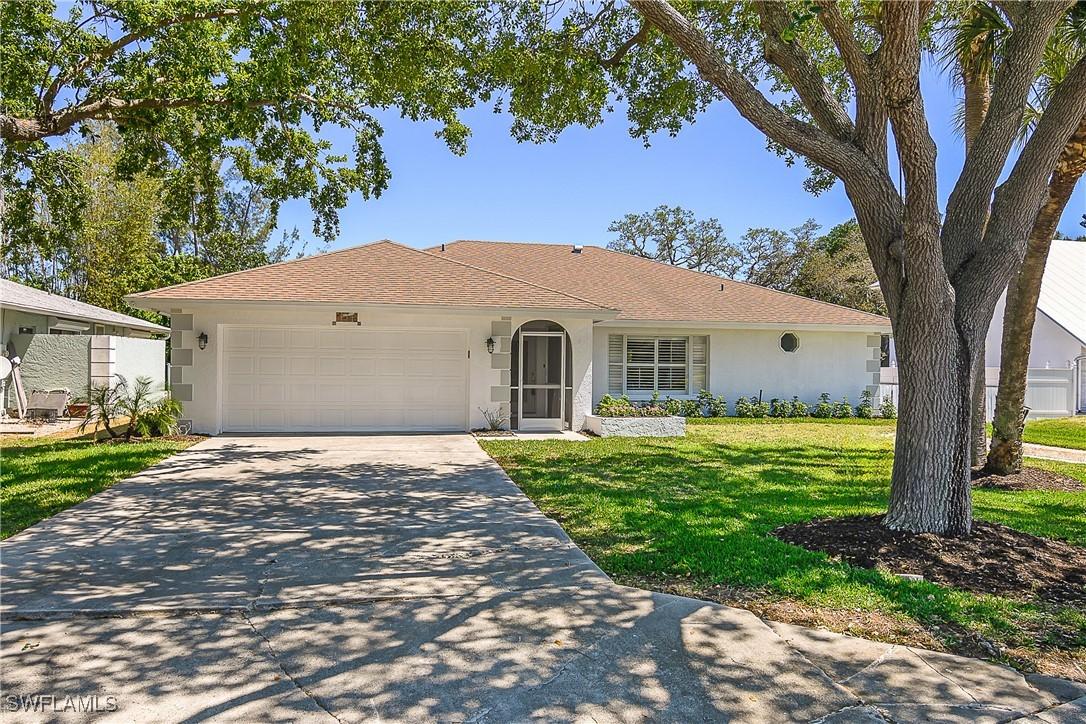 2560 11th Cir., Naples, FL 34103