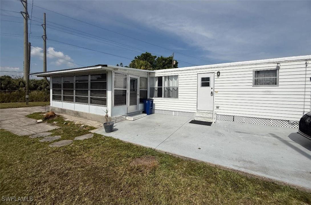 249 Fireball Ln., North Fort Myers, FL 33917