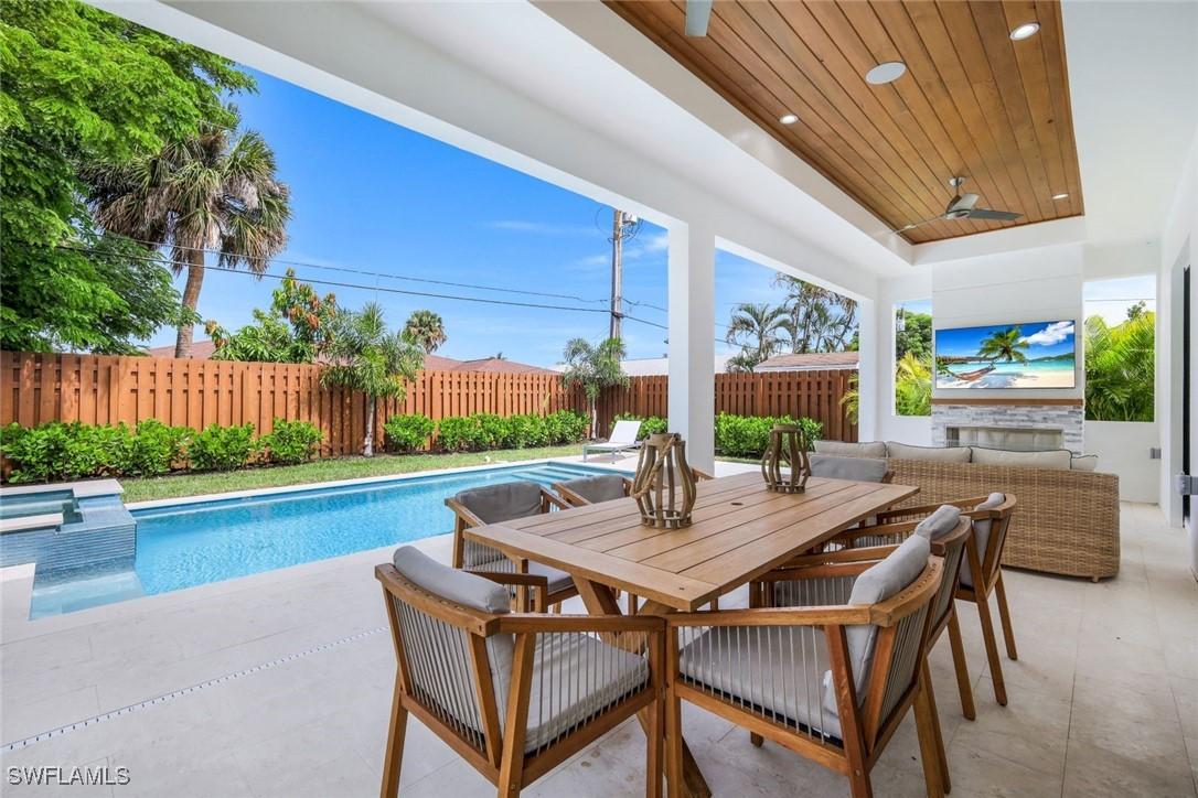 775 92nd Ave., Naples, FL 34108