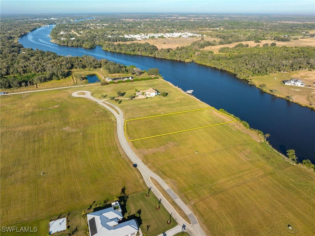 22737 Yellow Button Ln., Alva, FL 33920